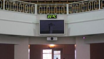 Электронные часы для помещения